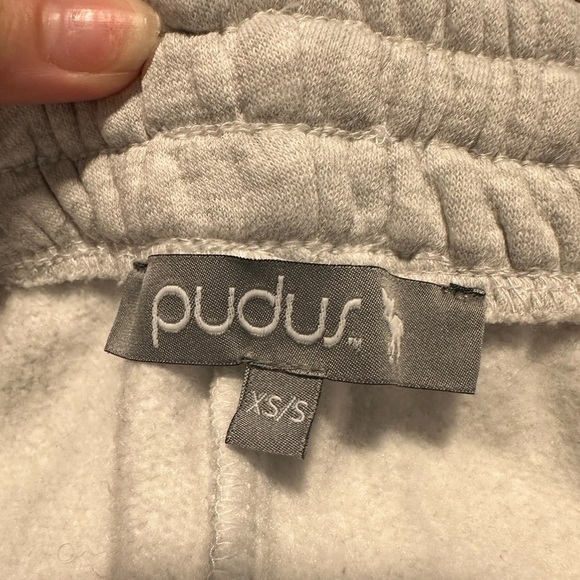 Pudus gray sweatpants with embroidered hearts - Picture 3 of 6